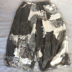 Luukaa 100% Linen Balloon Capri Pants.